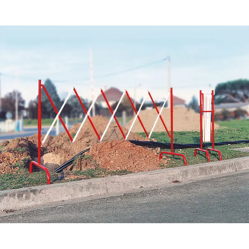 Barrière de chantier extensible acier rouge et blanc jusqu'à 3000 m | Prossentiel