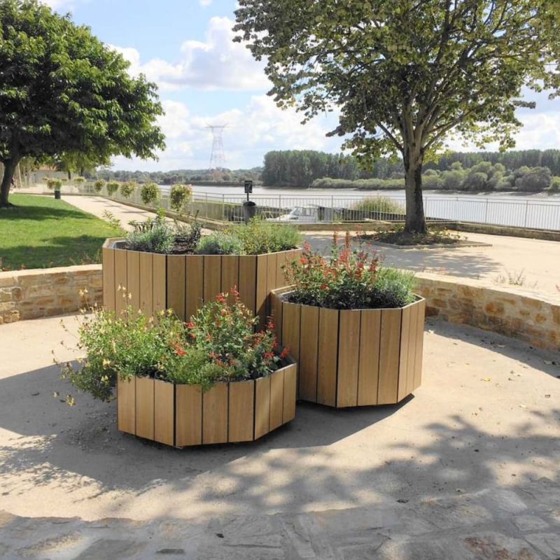 Jardinière de ville octogonale HPL aspect bois Florim Prossentiel