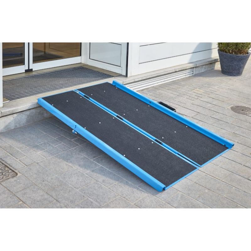 Rampe d'accès PMR pliable en aluminium