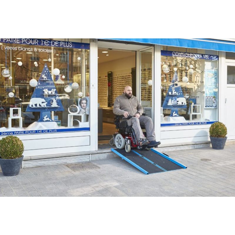 Rampe d'accès PMR pliable en aluminium