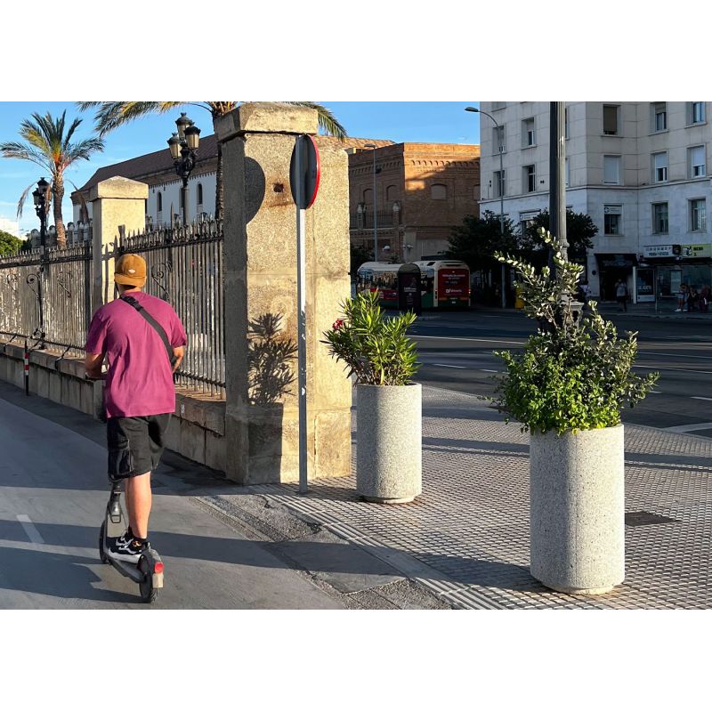 Jardinière à contours arrondis en béton gris granit Kube | Prossentiel