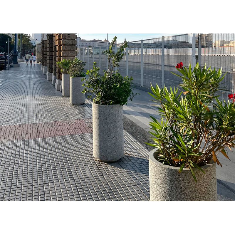 Jardinière à contours arrondis en béton gris granit Kube | Prossentiel